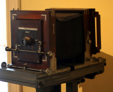 O Museu da Imagem e do Som do Paraná (MIS-PR) dá prosseguimento, na próxima terça-feira (17), à programação comemorativa aos seus 50 anos, com a abertura da exposição Ilhas da Imaginação, que toma como ponto de partida o seu acervo tridimensional