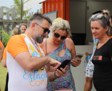 A Copel iniciou nesta sexta-feira (13) o funcionamento de suas Estações no Verão Maior, no litoral paranaense, onde será disponibilizado o empréstimo de bicicletas e patinetes elétricos e haverá distribuição de brindes. Segundo o superintendente comercial João Acyr Bonat Junior, o projeto traz para a temporada a prática da sustentabilidade, aliando mobilidade elétrica, uso consciente da energia e qualidade de vida