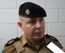Os policiais militares que atuarão no Verão Maior 2019/2020 estão na Academia Policial Militar do Guatupê (APMG) para nivelar práticas e procedimentos do serviço operacional e administrativo durante a temporada no Litoral do Estado. O treinamento iniciou-se nesta segunda-feira (16) e vai até quarta-feira (18). Durante os três dias a tropa passará por palestras, aulas práticas e teóricas para padronizar ações que serão desenvolvidas no Litoral durante a tem Foto:PMPR