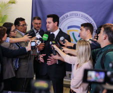 O Governador Carlos Massa Ratinho Junior e o ministro da Justiça e Segurança Pública, Sergio Moro, inauguram nesta segunda-feira (16),  em Foz do Iguaçu, o Centro Integrado de Operações de Fronteira. O CIOF reforçará as ações estratégicas estaduais de combate ao tráfico e ao crime organizado. A estrutura passa a integrar o Parque Tecnológico Itaipu, na Itaipu Binacional.Foz do Iguaçu, 16/12/2019 -  Foto: Geraldo Bubniak/AEN