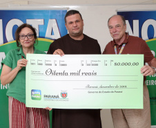 Os prêmios do programa Nota Paraná foram entregues nesta segunda-feira (16) em evento no Hospital Pequeno Príncipe, o maior hospital pediátrico do Brasil e referência no atendimento infantil e de adolescentes em todo o País. A instituição foi homenageada por estar completando 100 anos e ser uma das que mais se beneficiam do programa: já recebeu R$ 2,7 milhões desde que o Nota Paraná foi criado, em 2015.Foto: Ari Dias/AEN