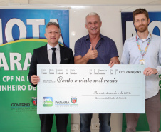 Os prêmios do programa Nota Paraná foram entregues nesta segunda-feira (16) em evento no Hospital Pequeno Príncipe, o maior hospital pediátrico do Brasil e referência no atendimento infantil e de adolescentes em todo o País. A instituição foi homenageada por estar completando 100 anos e ser uma das que mais se beneficiam do programa: já recebeu R$ 2,7 milhões desde que o Nota Paraná foi criado, em 2015.Foto: Ari Dias/AEN