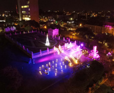 Pelo terceiro ano consecutivo, o centenário Alto São Francisco, mais antigo reservatório da Sanepar, sedia festividades natalinas da capital paranaense. Desta vez, a construção será palco para a encenação “Ecofábrica do Papai Noel”, uma parceria entre a Sanepar e a Tempo Arte Produções Artísticas.Foto: Sanepar