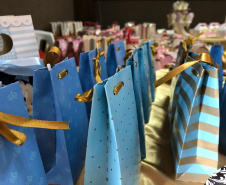 Brinquedos, sorrisos, esperança e, claro, o Papai Noel. Foi assim a segunda-feira (16) de cerca de 400 crianças que passam por tratamento no ambulatório e na pediatria do Hospital do Trabalhador (HT) e também no Centro de Atendimento Integral ao Fissurado Lábio-Palatal (Caif), em Curitiba. Foto: Andressa Oliveira/SESA