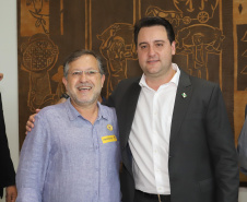 O governador Carlos Massa Ratinho Junior confirmou nesta terça-feira (17), durante evento no Palácio Iguaçu, um grande pacote voltado para o meio ambiente e a sustentabilidade. Foram destinados, entre liberações diretas e convênios, R$ 65 milhões para 149 municípios do Estado. Foto: Arnaldo Alves/AEN