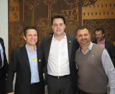 O governador Carlos Massa Ratinho Junior confirmou nesta terça-feira (17), durante evento no Palácio Iguaçu, um grande pacote voltado para o meio ambiente e a sustentabilidade. Foram destinados, entre liberações diretas e convênios, R$ 65 milhões para 149 municípios do Estado. Foto: Arnaldo Alves/AEN