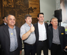 O governador Carlos Massa Ratinho Junior confirmou nesta terça-feira (17), durante evento no Palácio Iguaçu, um grande pacote voltado para o meio ambiente e a sustentabilidade. Foram destinados, entre liberações diretas e convênios, R$ 65 milhões para 149 municípios do Estado. Foto: Arnaldo Alves/AEN