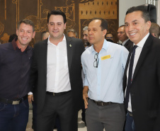 O governador Carlos Massa Ratinho Junior confirmou nesta terça-feira (17), durante evento no Palácio Iguaçu, um grande pacote voltado para o meio ambiente e a sustentabilidade. Foram destinados, entre liberações diretas e convênios, R$ 65 milhões para 149 municípios do Estado. Foto: Arnaldo Alves/AEN