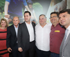 O governador Carlos Massa Ratinho Junior confirmou nesta terça-feira (17), durante evento no Palácio Iguaçu, um grande pacote voltado para o meio ambiente e a sustentabilidade. Foram destinados, entre liberações diretas e convênios, R$ 65 milhões para 149 municípios do Estado. Foto: Arnaldo Alves/AEN