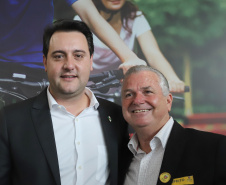 O governador Carlos Massa Ratinho Junior confirmou nesta terça-feira (17), durante evento no Palácio Iguaçu, um grande pacote voltado para o meio ambiente e a sustentabilidade. Foram destinados, entre liberações diretas e convênios, R$ 65 milhões para 149 municípios do Estado. Foto: Arnaldo Alves/AEN
