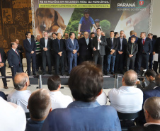 O governador Carlos Massa Ratinho Junior confirmou nesta terça-feira (17), durante evento no Palácio Iguaçu, um grande pacote voltado para o meio ambiente e a sustentabilidade. Foram destinados, entre liberações diretas e convênios, R$ 65 milhões para 149 municípios do Estado. Foto: Arnaldo Alves/AEN