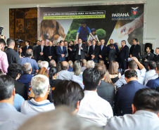O governador Carlos Massa Ratinho Junior confirmou nesta terça-feira (17), durante evento no Palácio Iguaçu, um grande pacote voltado para o meio ambiente e a sustentabilidade. Foram destinados, entre liberações diretas e convênios, R$ 65 milhões para 149 municípios do Estado. Foto: Arnaldo Alves/AEN