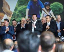 O governador Carlos Massa Ratinho Junior confirmou nesta terça-feira (17), durante evento no Palácio Iguaçu, um grande pacote voltado para o meio ambiente e a sustentabilidade. Foram destinados, entre liberações diretas e convênios, R$ 65 milhões para 149 municípios do Estado. Foto: Arnaldo Alves/AEN