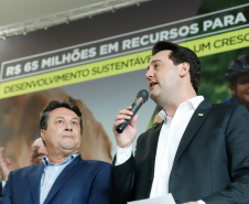 O governador Carlos Massa Ratinho Junior confirmou nesta terça-feira (17), durante evento no Palácio Iguaçu, um grande pacote voltado para o meio ambiente e a sustentabilidade. Foram destinados, entre liberações diretas e convênios, R$ 65 milhões para 149 municípios do Estado.