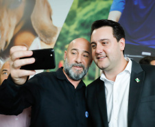 O governador Carlos Massa Ratinho Junior confirmou nesta terça-feira (17), durante evento no Palácio Iguaçu, um grande pacote voltado para o meio ambiente e a sustentabilidade. Foram destinados, entre liberações diretas e convênios, R$ 65 milhões para 149 municípios do Estado.