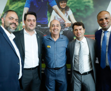 O governador Carlos Massa Ratinho Junior confirmou nesta terça-feira (17), durante evento no Palácio Iguaçu, um grande pacote voltado para o meio ambiente e a sustentabilidade. Foram destinados, entre liberações diretas e convênios, R$ 65 milhões para 149 municípios do Estado.