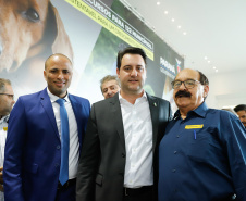 O governador Carlos Massa Ratinho Junior confirmou nesta terça-feira (17), durante evento no Palácio Iguaçu, um grande pacote voltado para o meio ambiente e a sustentabilidade. Foram destinados, entre liberações diretas e convênios, R$ 65 milhões para 149 municípios do Estado.
