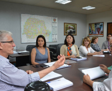 A Secretaria de Estado da Agricultura e Abastecimento vai estimular o crescimento da produção de seda no Paraná, com possibilidade de expandir a atividade em pelo menos 20%.

O secretário Norberto Ortigara disse que o projeto atende a uma determinação do governador Carlos Massa Ratinho Júnior, após sua participação, durante o mês de novembro, do Festival da Seda realizado em Lyon, na França, onde a seda paranaense foi considerada a melhor do mundo. Foto>SEAB