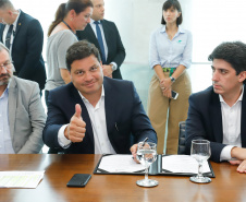 O Governo do Estado e a Klabin anunciaram nesta terça-feira (17) um investimento de R$ 450 milhões da empresa para obras de infraestrutura