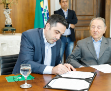 O Governo do Estado e a Klabin anunciaram nesta terça-feira (17) um investimento de R$ 450 milhões da empresa para obras de infraestrutura