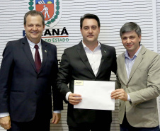 Governador Carlos Massa Ratinho Junior da posse aos novos conselheiros  do Conselho Paranaense de Ciência e tecnologia. Curitiba,17/12/2019 Foto:Jaelson Lucas / AEN