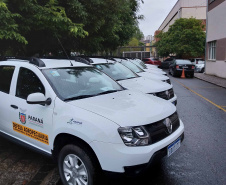 A Agência de Defesa Agropecuária do Paraná (Adapar) recebeu 20 veículos utilitários, que serão utilizados nos serviços de defesa animal. Os carros resultam de parceria com o Ministério da Agricultura, Pecuária e Abastecimento e foram entregues terça-feira (17). Os supervisores regionais estiveram em Curitiba para uma reunião e já seguiram com os veículos para as diversas regiões do Estado. Foto:SEAB
