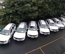 A Agência de Defesa Agropecuária do Paraná (Adapar) recebeu 20 veículos utilitários, que serão utilizados nos serviços de defesa animal. Os carros resultam de parceria com o Ministério da Agricultura, Pecuária e Abastecimento e foram entregues terça-feira (17). Os supervisores regionais estiveram em Curitiba para uma reunião e já seguiram com os veículos para as diversas regiões do Estado. Foto:SEAB