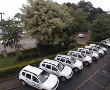 A Agência de Defesa Agropecuária do Paraná (Adapar) recebeu 20 veículos utilitários, que serão utilizados nos serviços de defesa animal. Os carros resultam de parceria com o Ministério da Agricultura, Pecuária e Abastecimento e foram entregues terça-feira (17). Os supervisores regionais estiveram em Curitiba para uma reunião e já seguiram com os veículos para as diversas regiões do Estado. Foto:SEAB