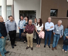 A Agência de Defesa Agropecuária do Paraná (Adapar) recebeu 20 veículos utilitários, que serão utilizados nos serviços de defesa animal. Os carros resultam de parceria com o Ministério da Agricultura, Pecuária e Abastecimento e foram entregues terça-feira (17). Os supervisores regionais estiveram em Curitiba para uma reunião e já seguiram com os veículos para as diversas regiões do Estado. Foto:SEAB