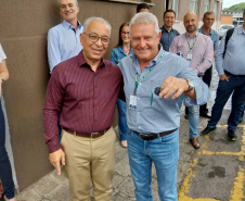 A Agência de Defesa Agropecuária do Paraná (Adapar) recebeu 20 veículos utilitários, que serão utilizados nos serviços de defesa animal. Os carros resultam de parceria com o Ministério da Agricultura, Pecuária e Abastecimento e foram entregues terça-feira (17). Os supervisores regionais estiveram em Curitiba para uma reunião e já seguiram com os veículos para as diversas regiões do Estado. Foto:SEAB