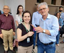 A Agência de Defesa Agropecuária do Paraná (Adapar) recebeu 20 veículos utilitários, que serão utilizados nos serviços de defesa animal. Os carros resultam de parceria com o Ministério da Agricultura, Pecuária e Abastecimento e foram entregues terça-feira (17). Os supervisores regionais estiveram em Curitiba para uma reunião e já seguiram com os veículos para as diversas regiões do Estado. Foto:SEAB