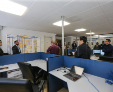 Um grupo de profissionais de Angola fez uma visita técnica à Receita Estadual do Paraná para conhecer o Sistema de Gestão Tributária (SGT) em desenvolvimento na Secretaria da Fazenda. O sistema é uma solução integrada para permitir a modernização dos sistemas em uso e oferecer uma visão de 360 graus do sistema e da arrecadação do Estado.  12/12/2019  -  Foto: Geraldo Bubniak/AEN