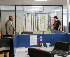 Um grupo de profissionais de Angola fez uma visita técnica à Receita Estadual do Paraná para conhecer o Sistema de Gestão Tributária (SGT) em desenvolvimento na Secretaria da Fazenda. O sistema é uma solução integrada para permitir a modernização dos sistemas em uso e oferecer uma visão de 360 graus do sistema e da arrecadação do Estado.  12/12/2019  -  Foto: Geraldo Bubniak/AEN