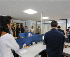 Um grupo de profissionais de Angola fez uma visita técnica à Receita Estadual do Paraná para conhecer o Sistema de Gestão Tributária (SGT) em desenvolvimento na Secretaria da Fazenda. O sistema é uma solução integrada para permitir a modernização dos sistemas em uso e oferecer uma visão de 360 graus do sistema e da arrecadação do Estado.  12/12/2019  -  Foto: Geraldo Bubniak/AEN