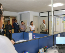 Um grupo de profissionais de Angola fez uma visita técnica à Receita Estadual do Paraná para conhecer o Sistema de Gestão Tributária (SGT) em desenvolvimento na Secretaria da Fazenda. O sistema é uma solução integrada para permitir a modernização dos sistemas em uso e oferecer uma visão de 360 graus do sistema e da arrecadação do Estado.  12/12/2019  -  Foto: Geraldo Bubniak/AEN