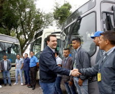 Importantes linhas que atendem o transporte coletivo de oito municípios da Região Metropolitana de Curitiba (RMC) ganharam 22 ônibus novos. Os veículos foram entregues pelo governador Carlos Massa Ratinho Junior, nesta quarta-feira (18), durante evento no Parque Barigui, em Curitiba.Foto:Jaelson Lucas / AEN