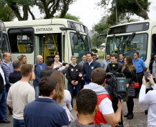 Importantes linhas que atendem o transporte coletivo de oito municípios da Região Metropolitana de Curitiba (RMC) ganharam 22 ônibus novos. Os veículos foram entregues pelo governador Carlos Massa Ratinho Junior, nesta quarta-feira (18), durante evento no Parque Barigui, em Curitiba.Foto:Jaelson Lucas / AEN
