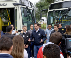 Importantes linhas que atendem o transporte coletivo de oito municípios da Região Metropolitana de Curitiba (RMC) ganharam 22 ônibus novos. Os veículos foram entregues pelo governador Carlos Massa Ratinho Junior, nesta quarta-feira (18), durante evento no Parque Barigui, em Curitiba.Foto:Jaelson Lucas / AEN