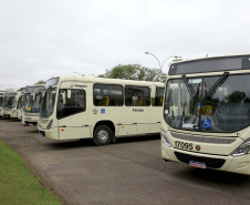Importantes linhas que atendem o transporte coletivo de oito municípios da Região Metropolitana de Curitiba (RMC) ganharam 22 ônibus novos. Os veículos foram entregues pelo governador Carlos Massa Ratinho Junior, nesta quarta-feira (18), durante evento no Parque Barigui, em Curitiba.Foto:Jaelson Lucas / AEN