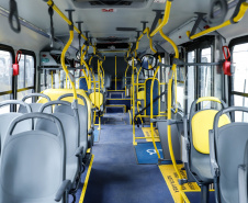 Importantes linhas que atendem o transporte coletivo de oito municípios da Região Metropolitana de Curitiba (RMC) ganharam 22 ônibus novos. Os veículos foram entregues pelo governador Carlos Massa Ratinho Junior, nesta quarta-feira (18), durante evento no Parque Barigui, em Curitiba.