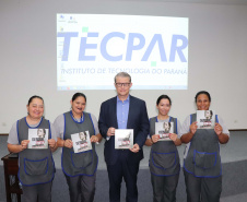 No “Dia D” de combate à dengue organizado pelo Governo do Estado, nesta quarta-feira (18), a incubadora do Instituto de Tecnologia do Paraná (Tecpar) recebe uma nova empresa – a Forrest Brasil Tecnologia, que desenvolveu um projeto inovador para ataque ao mosquito Aedes aegypti.Foto: Tecpar