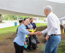 Governo do Estado em campanha para envolver a sociedade paranaense em um grande mutirão de prevenção e de combate à dengue no Paraná, nas secretarias e demais órgãos estaduais realizam dezenas de ações para conscientização e orientação sobre cuidados para prevenir a doença.   18/12/2019  -  Foto: Geraldo Bubniak/AEN