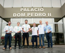 O Governo do Estado mobilizou toda a sua estrutura para ações integradas de combate à dengue, durante esta quarta-feira, 18 de dezembro, dando início a série de atividades que serão realizadas ao longo dos próximos meses.Porto de Paranaguá. Foto: Claudio Neves