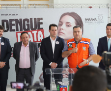 O governador Carlos Massa Ratinho Junior afirmou nesta quarta-feira (18) que o Paraná está em guerra contra a dengue. Ele convocou a população a colaborar no combate ao mosquito transmissor da doença para evitar o risco de uma grande epidemia no Estado. Em encontro no Palácio Iguaçu, o governador assinou decreto que instituiu o Comitê lntersetorial de Controle da Dengue no Paraná. Foto: Arnaldo Alves/AEN