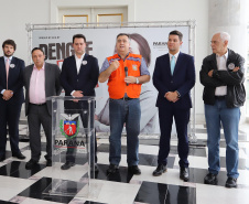 O governador Carlos Massa Ratinho Junior afirmou nesta quarta-feira (18) que o Paraná está em guerra contra a dengue. Ele convocou a população a colaborar no combate ao mosquito transmissor da doença para evitar o risco de uma grande epidemia no Estado. Em encontro no Palácio Iguaçu, o governador assinou decreto que instituiu o Comitê lntersetorial de Controle da Dengue no Paraná. Foto: Arnaldo Alves/AEN