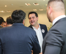 O Governador Carlos Massa Ratinho Junior assina nesta quarta-feira (18),  no Palácio Iguaçu, em Curitiba, junto a União o termo de renovação da cessão da residência oficial de veraneio do Executivo estadual para a implantação da Escola do Mar.  Curitiba, 18/12/2019 - Foto: Geraldo Bubniak/AEN