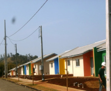 Cohapar, Caixa Econômica e prefeitura inauguraram conjunto habitacional com 128 imóveis em Santo Antônio da Platina, enquanto chaves de 47 unidades do programa Habita Paraná foram entregues à população de Cornélio Procópio. 