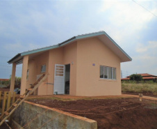 Cohapar, Caixa Econômica e prefeitura inauguraram conjunto habitacional com 128 imóveis em Santo Antônio da Platina, enquanto chaves de 47 unidades do programa Habita Paraná foram entregues à população de Cornélio Procópio. 