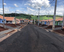 Com um investimento de R$ 723 mil do Governo do Paraná financiados junto ao Banco Interamericano de Desenvolvimento (BID) 12 famílias receberam imóveis novos completamente de graça.