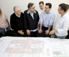 A instalação de uma indústria de alimentos vai gerar 650 empregos diretos em Cambé, na Região Metropolitana de Londrina, Norte do Paraná. O investimento de R$ 170 milhões é do Grupo Muffato e foi anunciado nesta sexta-feira (20) em evento com o governador Carlos Massa Ratinho Junior e o diretor da empresa, Everton Muffato, realizado na prefeitura de Cambé.